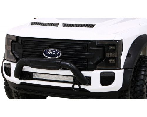 Автомобіль Ford Super Duty White