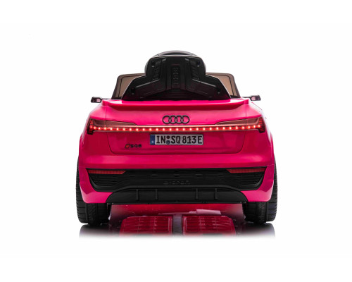 Автомобіль Audi SQ8 Pink