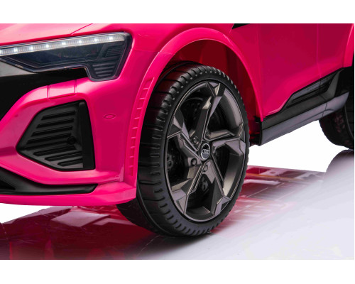 Автомобіль Audi SQ8 Pink