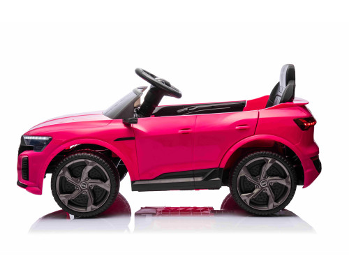 Автомобіль Audi SQ8 Pink