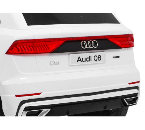 Дитяча акумуляторна машинка Audi Q8 Біла Дитяча акумуляторна машинка Audi Q8 Біла