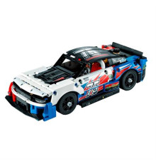 Конструктор LEGO Techniс Nascar Next Gen Chevrolet Camaro ZL1 672 ел. (42153)