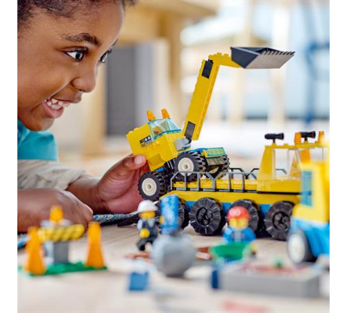 Конструктор LEGO City Construction Будівельні вантажівки та кулястий таран 235 ел. (60391) Конструктор LEGO City Construction Будівельні вантажівки та кулястий таран 235 ел. (60391)