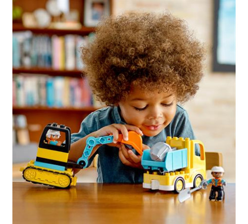 Конструктор LEGO DUPLO Вантажівка та гусеничний екскаватор 20 ел. (10931) Конструктор LEGO DUPLO Вантажівка та гусеничний екскаватор 20 ел. (10931)