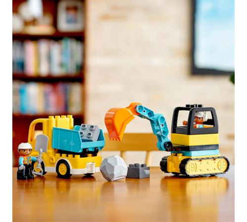Конструктор LEGO DUPLO Вантажівка та гусеничний екскаватор 20 ел. (10931) Конструктор LEGO DUPLO Вантажівка та гусеничний екскаватор 20 ел. (10931)