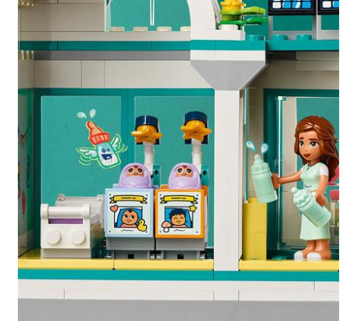 Конструктор LEGO Friends Лікарня в Хартлейк-Сіті 1045 ел. (42621)