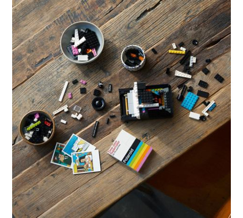 Конструктор LEGO Ideas Фотоапарат Polaroid OneStep SX-70, 516 ел. (21345) Конструктор LEGO Ideas Фотоапарат Polaroid OneStep SX-70, 516 ел. (21345)