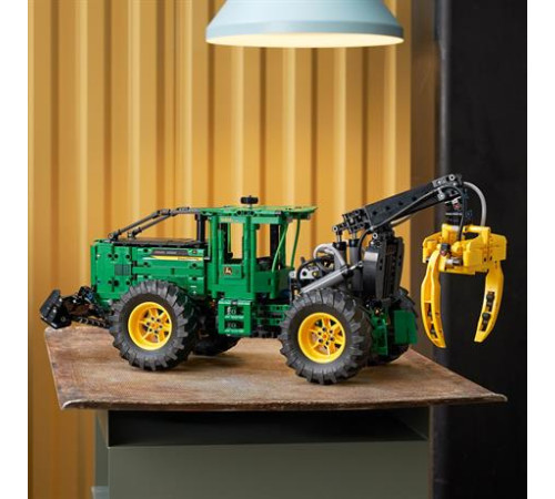 Конструктор LEGO Technic Трелювальний трактор John Deere 948L-II 1492 ел. (42157)