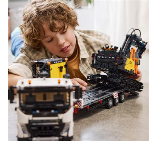 Конструктор LEGO Technic Вантажівка Volvo FMX і Електричний екскаватор EC230 2274 ел. (42175) Конструктор LEGO Technic Вантажівка Volvo FMX і Електричний екскаватор EC230 2274 ел. (42175)