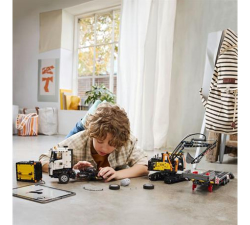 Конструктор LEGO Technic Вантажівка Volvo FMX і Електричний екскаватор EC230 2274 ел. (42175) Конструктор LEGO Technic Вантажівка Volvo FMX і Електричний екскаватор EC230 2274 ел. (42175)
