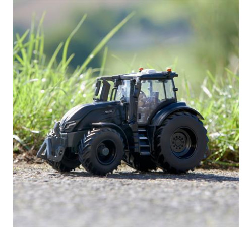 Модель Britains Трактор Valtra Q305, 1:32 (43309)