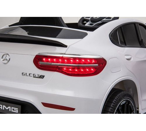 Дитяча акумуляторна машинка Mercedes Benz GLC63S Біла