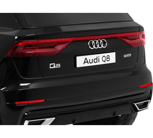 Дитяча акумуляторна машинка Audi Q8 Чорна Дитяча акумуляторна машинка Audi Q8 Чорна